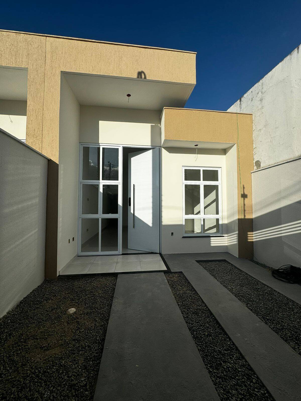 Casa à venda com 2 quartos, 68m² - Foto 1