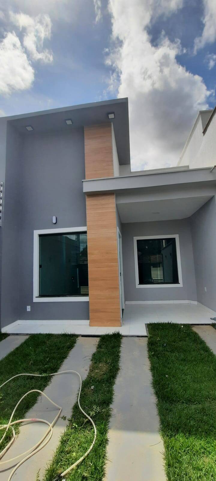 Casa à venda com 2 quartos, 130m² - Foto 1