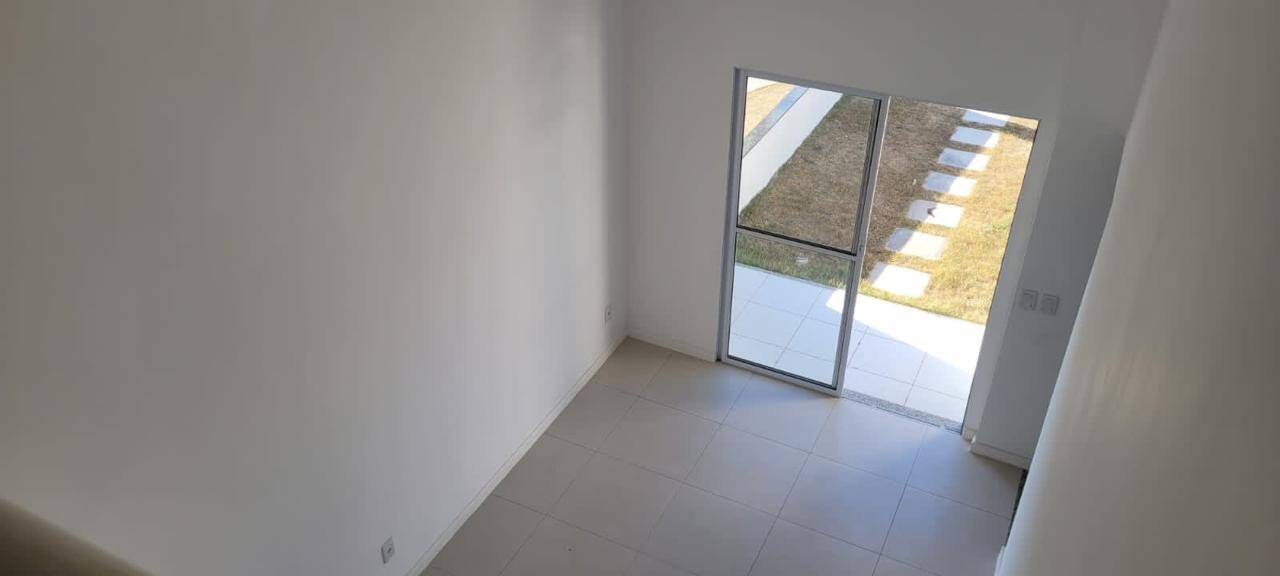 Casa à venda com 4 quartos, 100m² - Foto 2