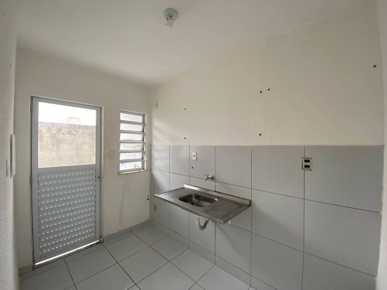 Casa à venda com 2 quartos, 51m² - Foto 2