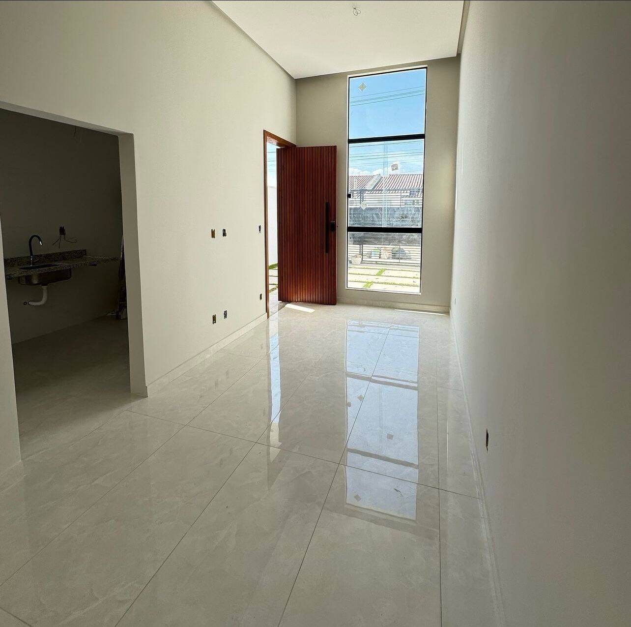 Casa à venda com 3 quartos, 70m² - Foto 2