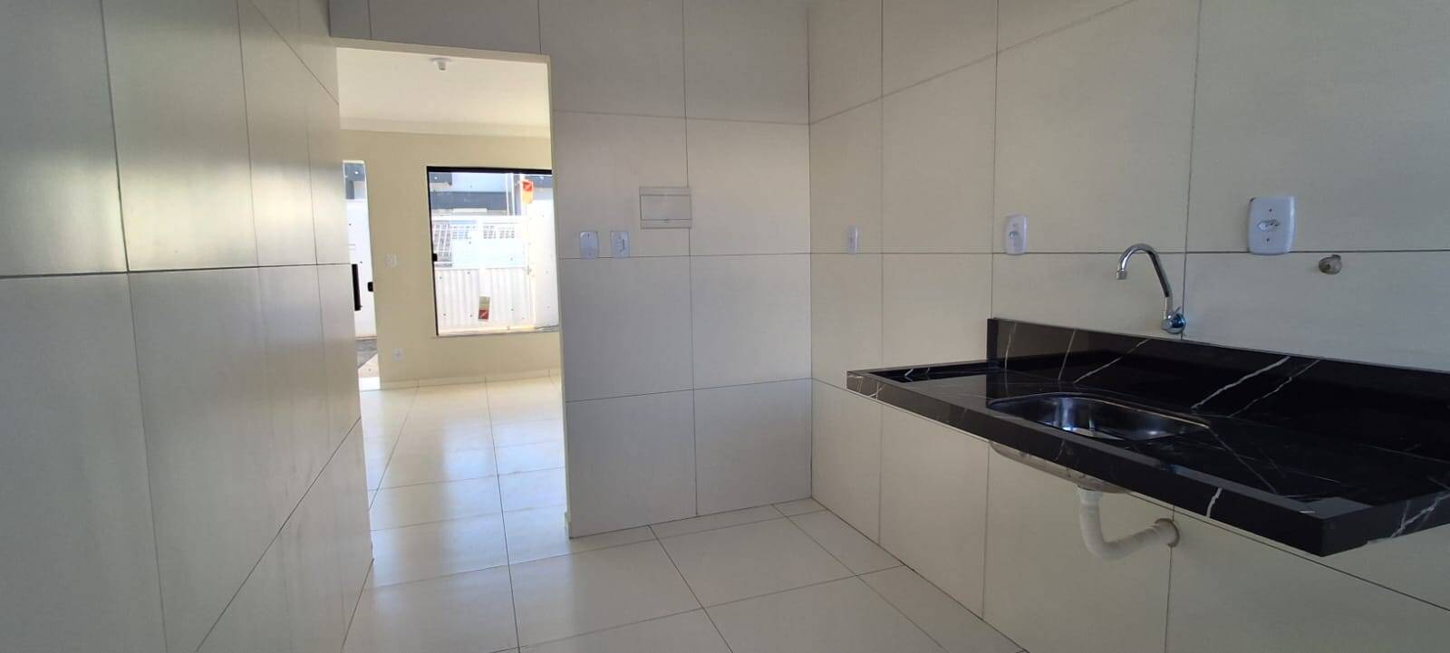 Casa à venda com 2 quartos, 58m² - Foto 2