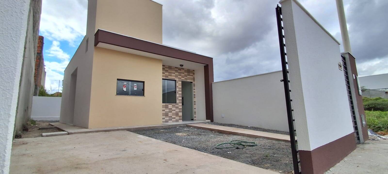 Casa à venda com 2 quartos, 58m² - Foto 1