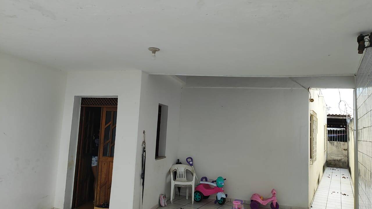 Casa à venda com 4 quartos, 280m² - Foto 1