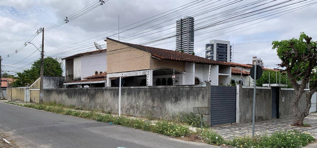 Casa à venda com 3 quartos, 360m² - Foto 11